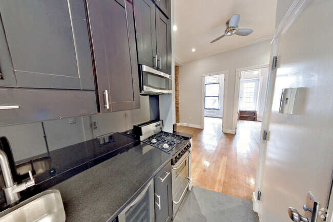 Building Photo - 424 W 51st St Rental