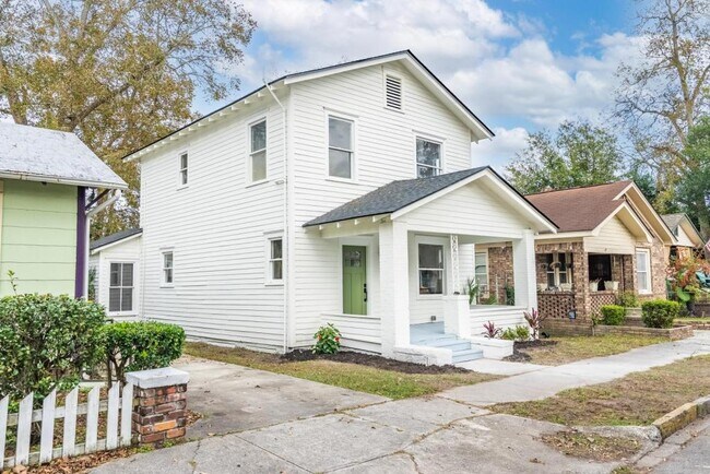 Photo - 1008 E Waldburg St