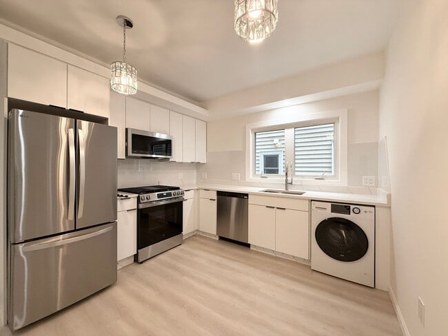 Building Photo - 144 Spring St Unit 144H-1FT Rental