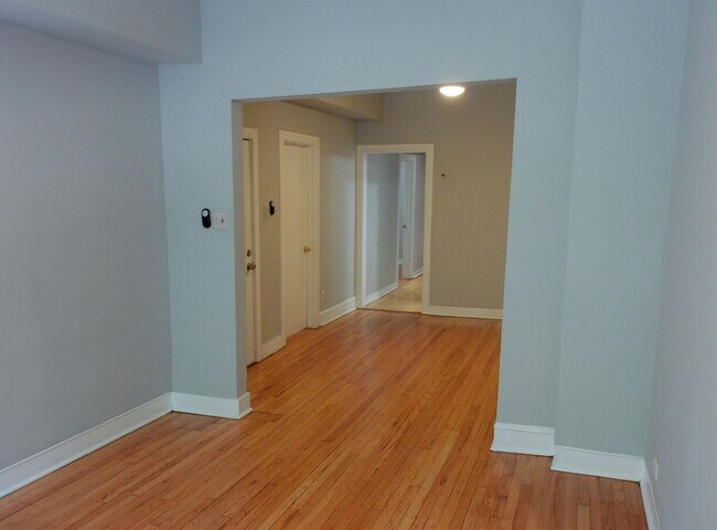 Photo - 937 N Ashland Ave Unit 937 N Ashland Ave  2