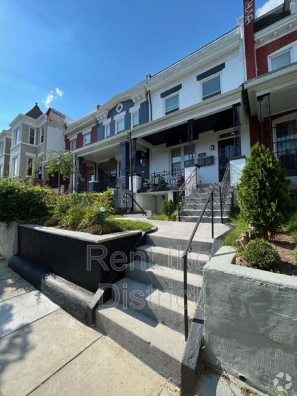 Building Photo - 318 Seaton Pl NE Unit #A Rental