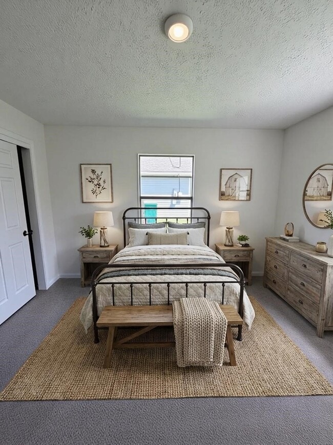 Photo - 404 Elaine St