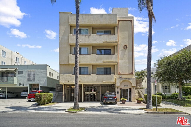 Building Photo - 1922 Selby Ave Unit 201 Rental