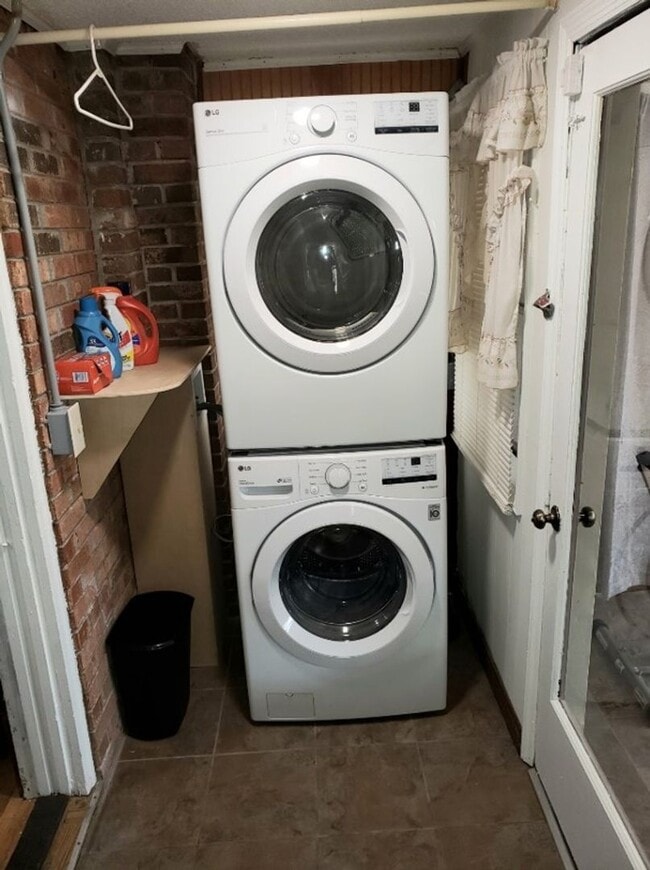Photo - Upstairs 2bed/1bath Apartment