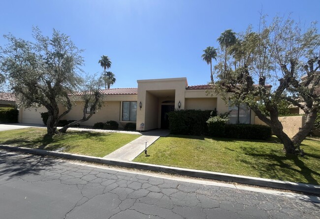 Building Photo - 11 Mission Palms Dr W Rental
