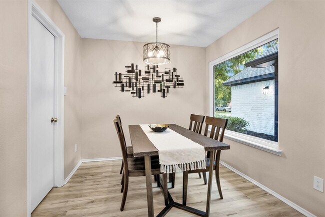 Photo - 6 Spurwood Ct