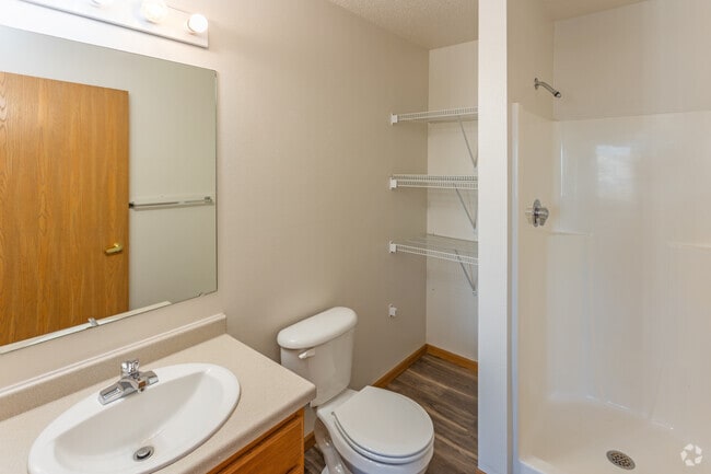 3BR, 2BA - 1,200SF - Bathroom
