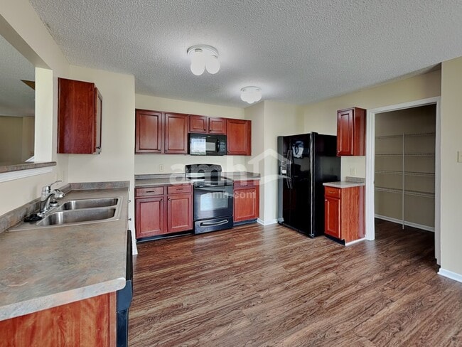 Photo - 2170 Bridlewood Dr