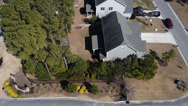 Photo - Spacious 4 Bedroom, Pet Friendly with Fenced In Backyard, Mimosa Bay Community Amenities