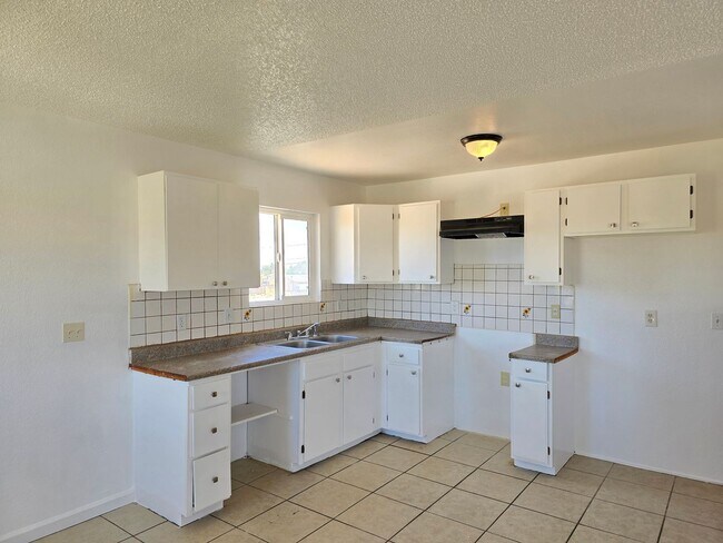 Photo - Freshly painted 2 bedroom  /  1 bathroom u... Unit 20912 83rd St #B California City CA 93505