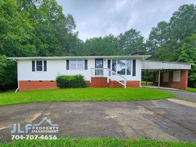 Cute 3 Bedroom/ 2 Bathroom Ranch in Peacef... - Cute 3 Bedroom/ 2 Bathroom Ranch in Peacef... House