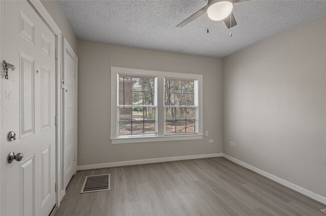 Building Photo - 811 B Sam Houston Ave