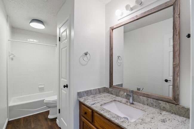 Photo - 934 Holly Hall Dr