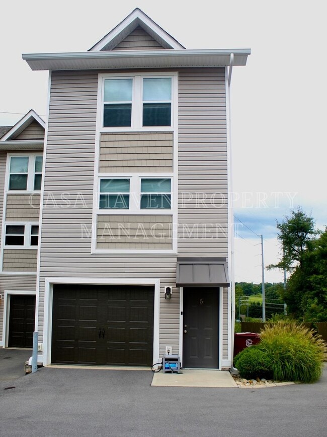 Building Photo - Coming Soon!!| Osborne Place | Modern 2BR/2.5Bath Townhome