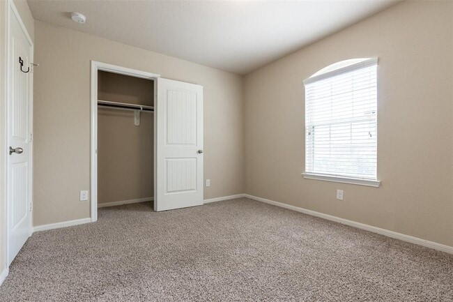 Photo - 2906 Iron Range Ct