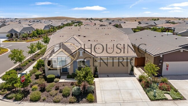 Gorgeous 1-Story Solar Home in Highly Pres... - Gorgeous 1-Story Solar Home in Highly Pres...