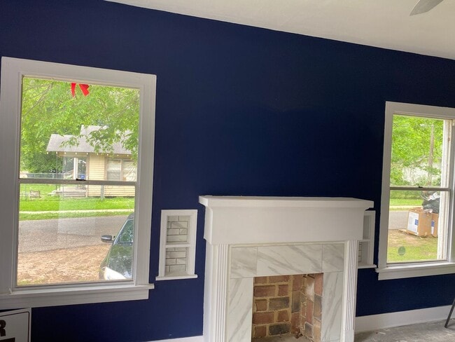 Photo - 1/2 OFF FIRST MONTH'S RENT  LARGE REMODELE...