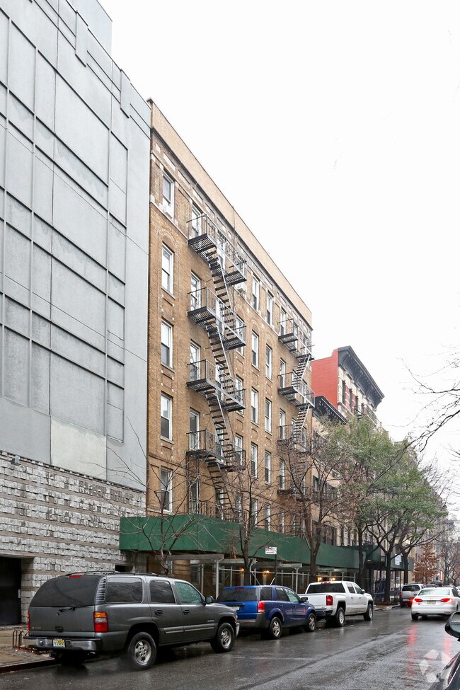 Primary Photo - 261 W 22nd St