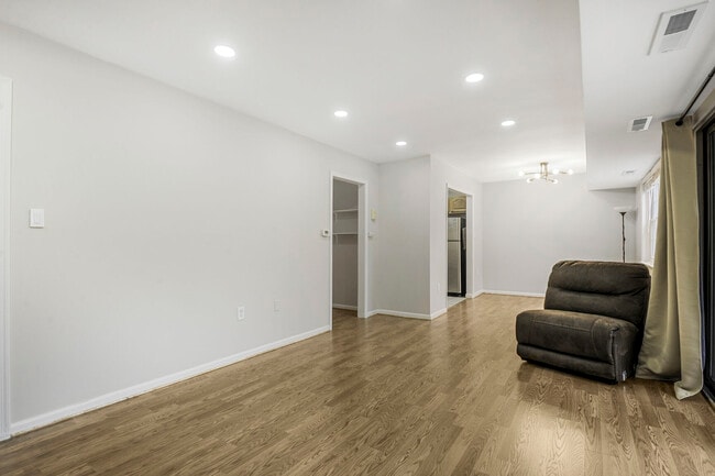 Photo - 864 College Pkwy