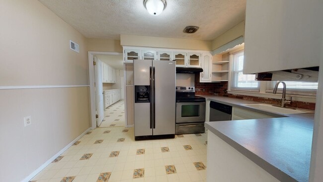 Photo - 3 Bedroom, 2 Bathroom House with Attached Double Garage