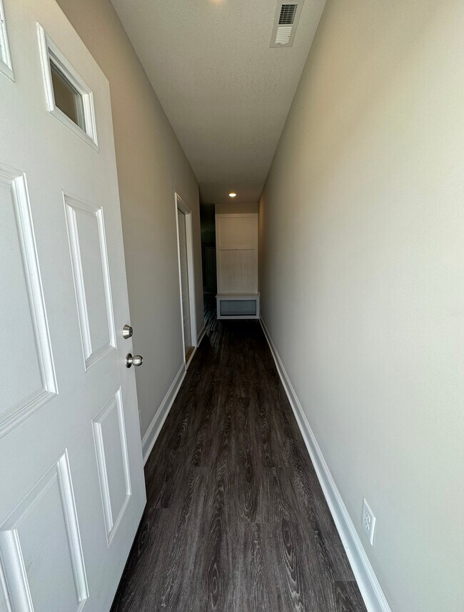 Building Photo - 208 Drayton Dr