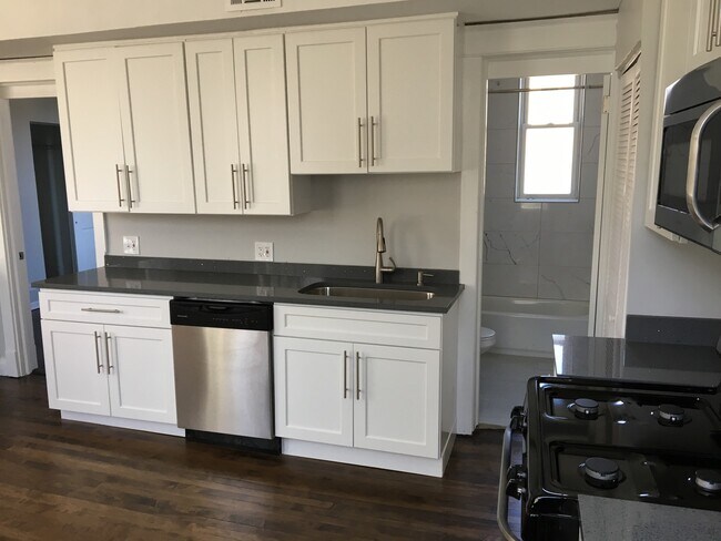 Photo - 901 N Francisco Ave Unit 2R