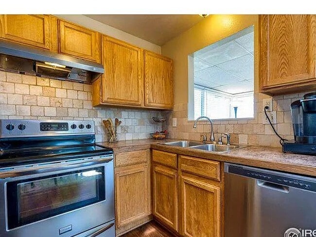 Photo - 4 Bedroom 2 bath split level home - Available in June!