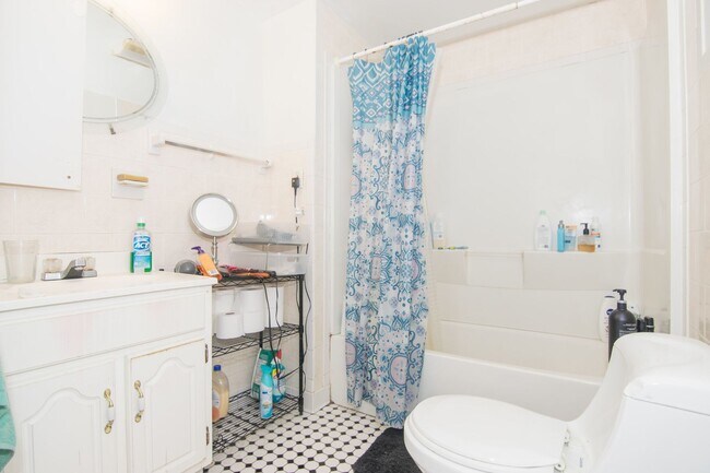 Photo - 4 BED RIGHT ACROSS FROM B.U. AVAILABLE 9/1