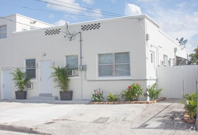 Building Photo - 1827 NW Flagler Terrace Unit F1B Rental