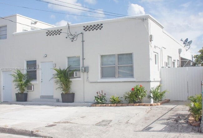 Photo - 1827 NW Flagler Terrace Apartment Unit F1B