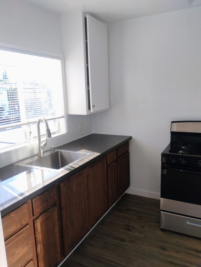 Cocina - 5643 Laurel Canyon Blvd Unidad Laurel7