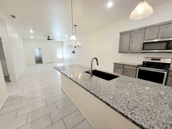 Photo - Stunning 3 Bedroom Townhome in Frenship School District