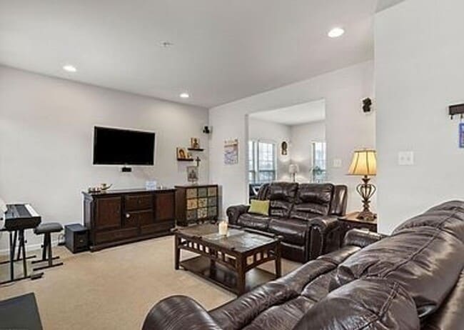 Photo - Gorgeous 4BR/2.5BA located in Warrington! Available NOW!