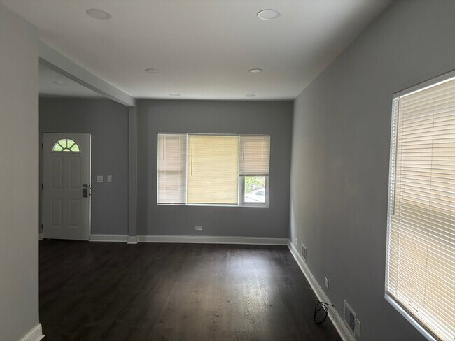 Photo - 4610 N Karlov Ave Unit 1