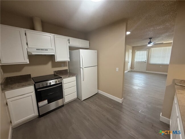 Building Photo - 301 Rockwood Dr Unit j-5