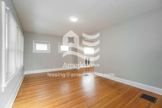 Photo - 737 Hampton Ave