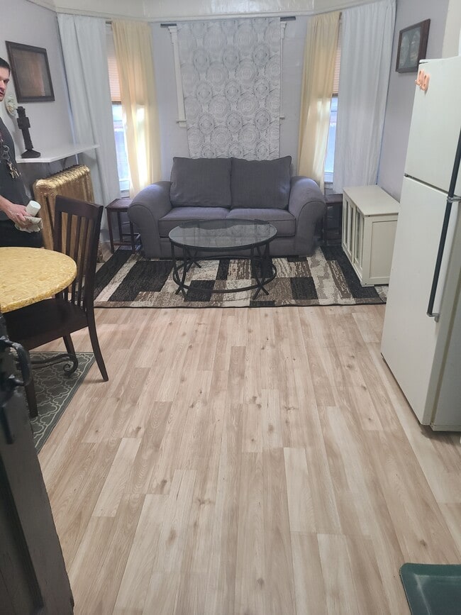 Building Photo - 2344 Prospect Ave E