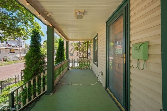 Photo - 6511 Fir Ave