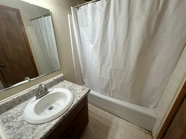 Photo - 2 story townhome off E Park! Unit 28