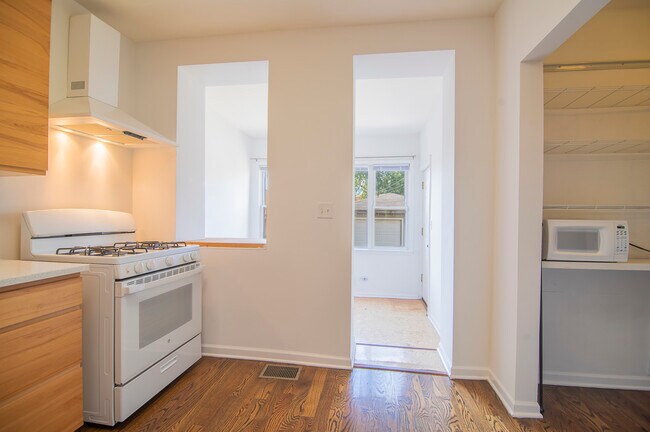 Photo - 2102 N Springfield Ave Unit 1