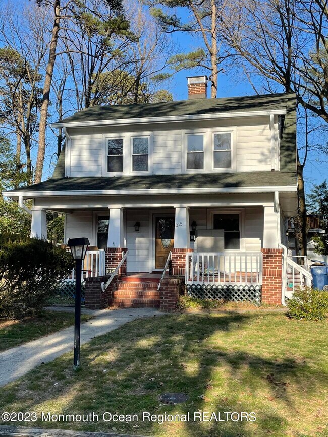 Photo - 215 Elmwood Rd House