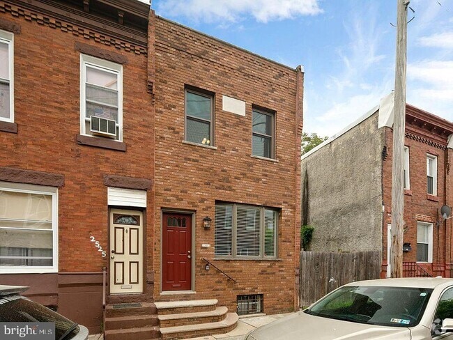 Building Photo - 2527 S Marshall St Rental