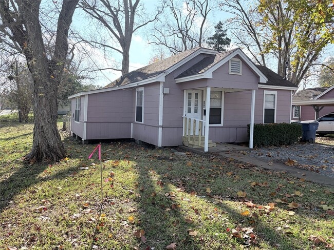 Photo - 608 E 4th St