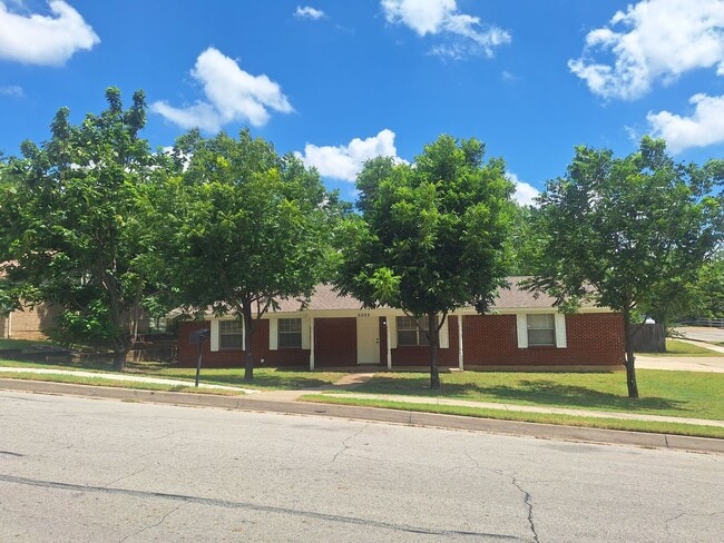 Building Photo - Welcome Home to This Inviting 3-Bedroom Watauga Gem