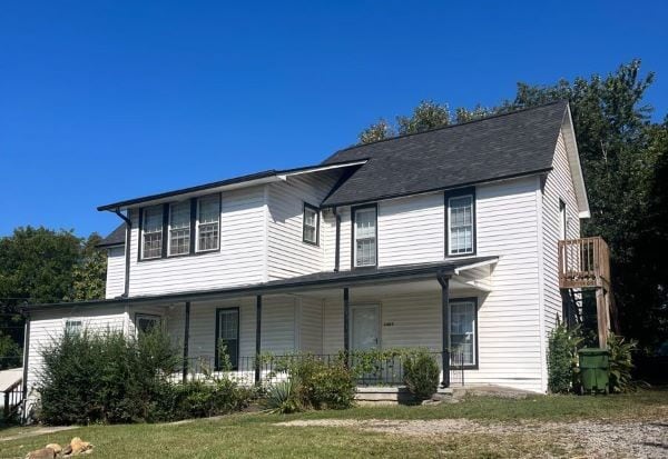 Building Photo - 4 bdrm/2 bath first floor duplex unit