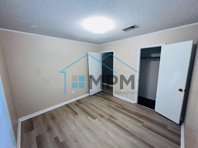 Photo - 105 Hilltop Dr