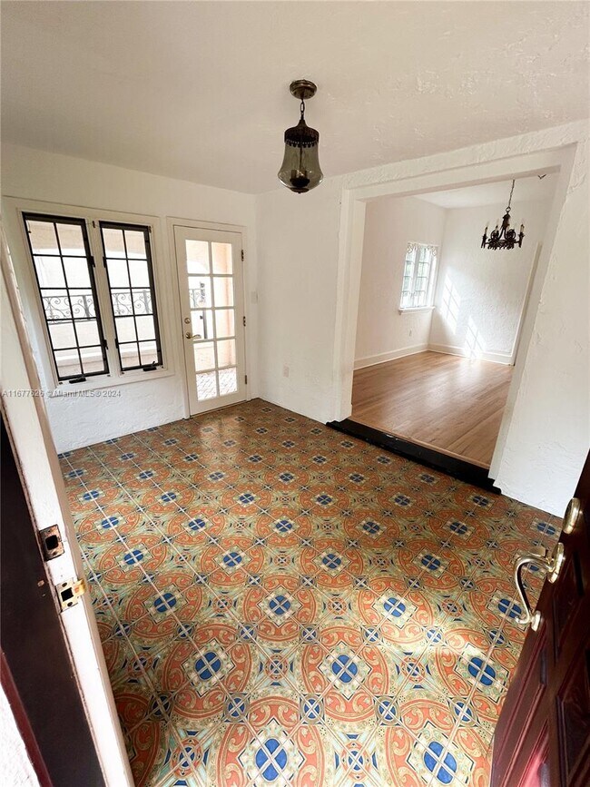 Photo - 2504 Alhambra Cir