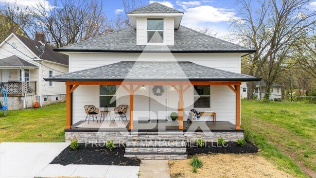 Building Photo - Stunning 4 Bd -3 Ba Single Family Home in ...
