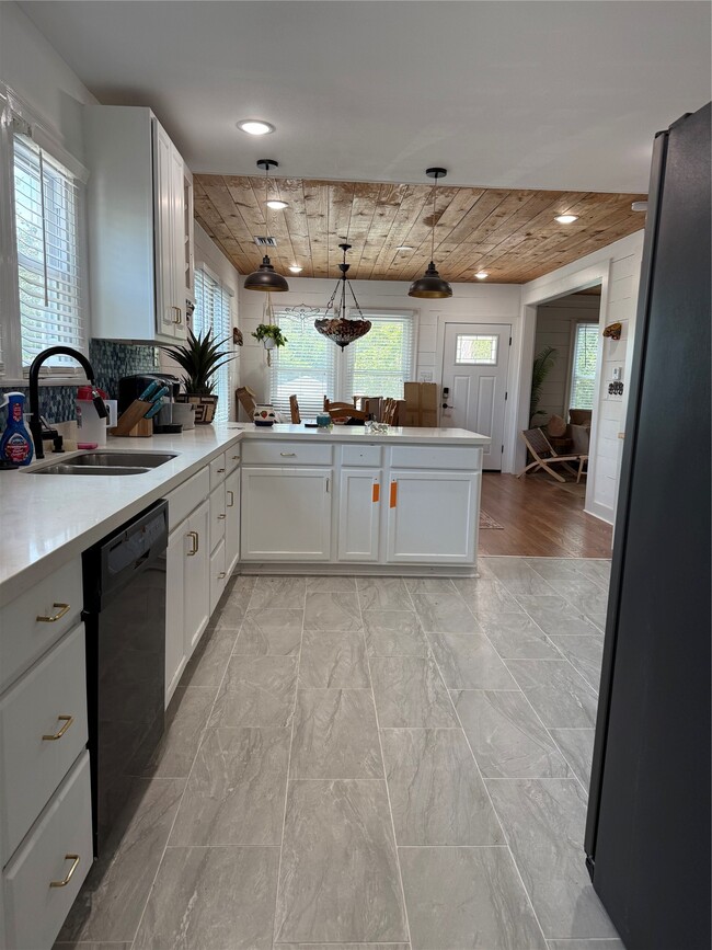 Photo - 5018 Avenue R 1/2