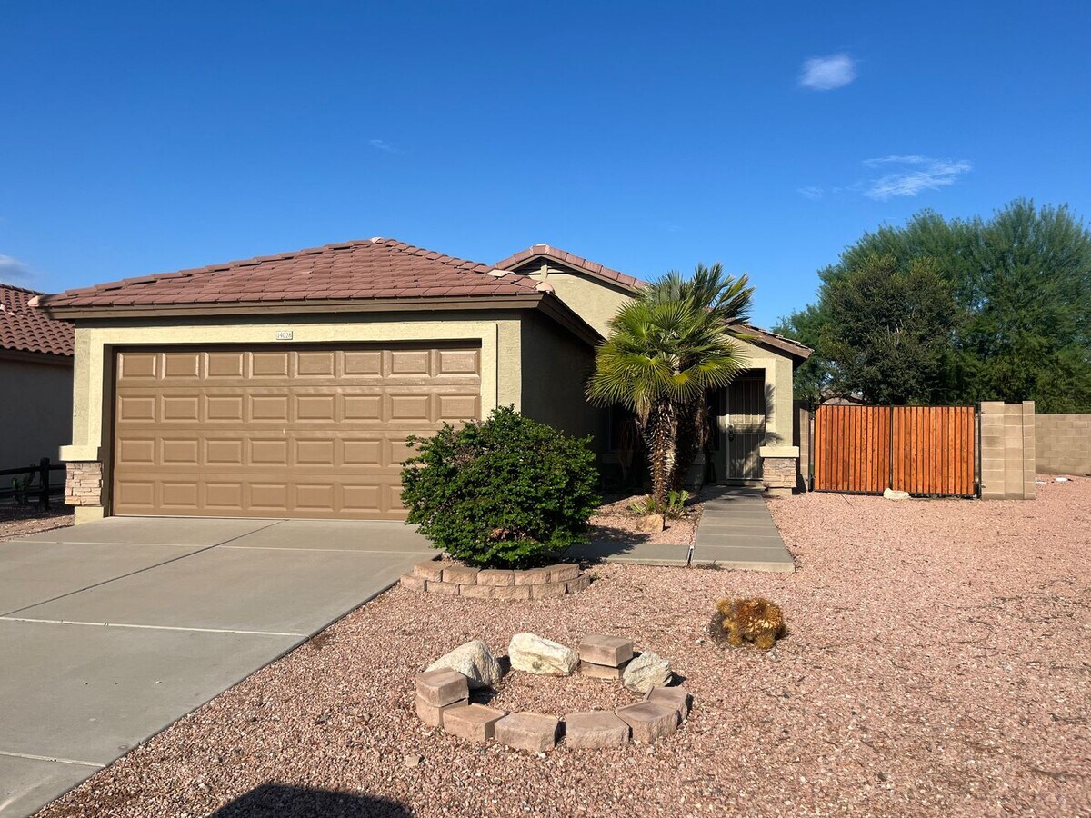 Beautiful 3bd/2ba home with RV Gate - Beautiful 3bd/2ba home with RV Gate